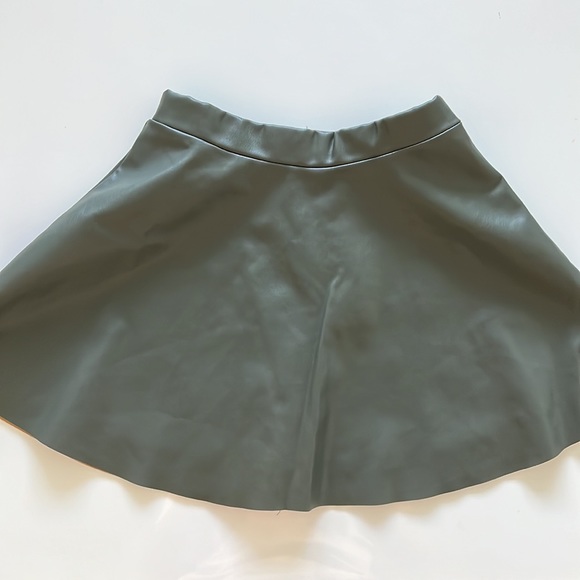 Girls olive green leather skirt - Picture 1 of 2
